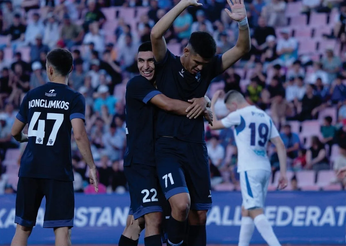 Фото футбольного клуба «Каспий»