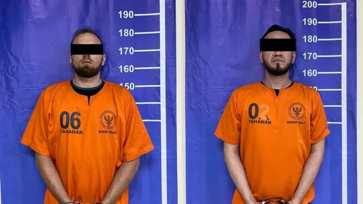 Двое граждан Казахстана, идентифицированные как Г.Т. (28 лет) и И.М. (35 лет), были арестованы группой по борьбе с наркотиками Национального агентства по борьбе с наркотиками Бали (BNNP Bali)