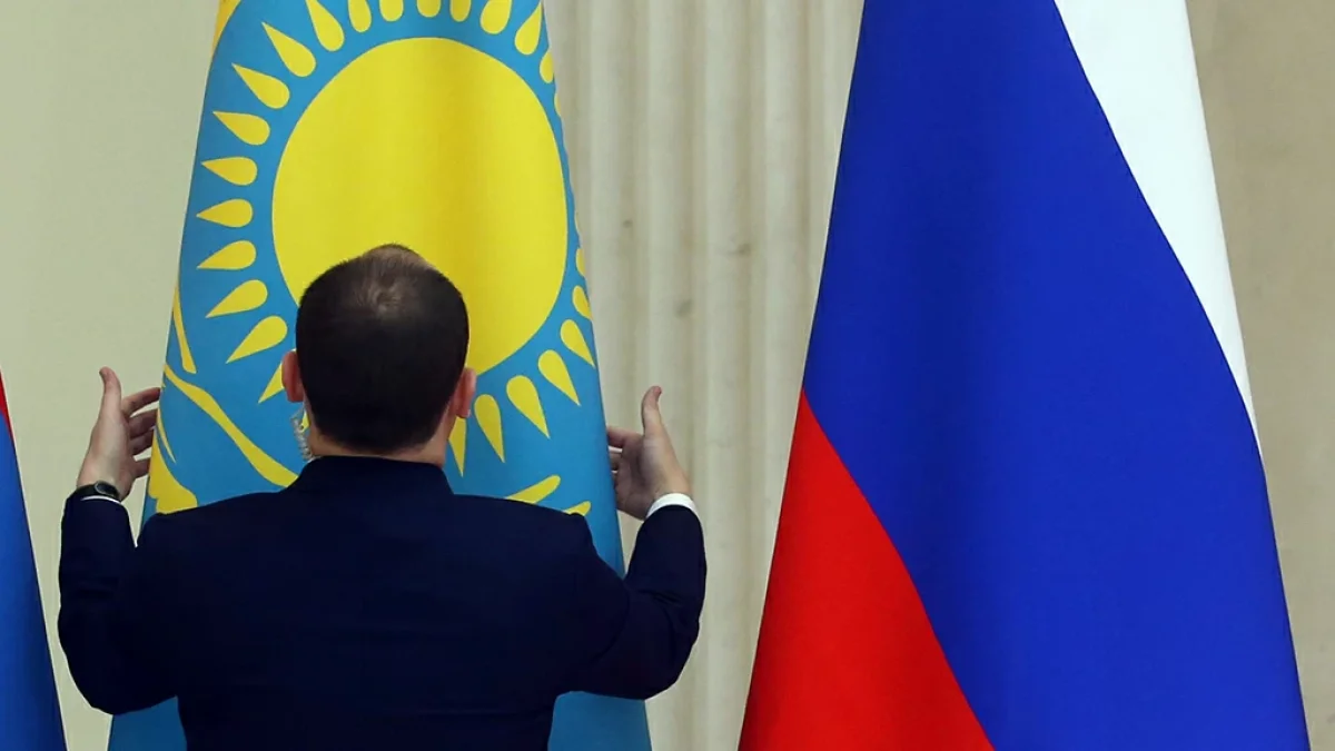 Между Россией и Казахстаном с 1996 г. действует Конвенция об устранении двойного налогообложения / Артем Коротаев / ТАСС