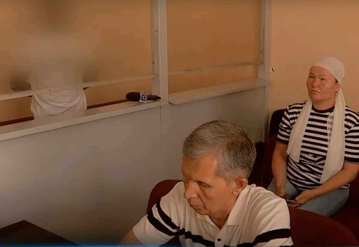 Фото: кадр из видеосюжета Otyrar.kz