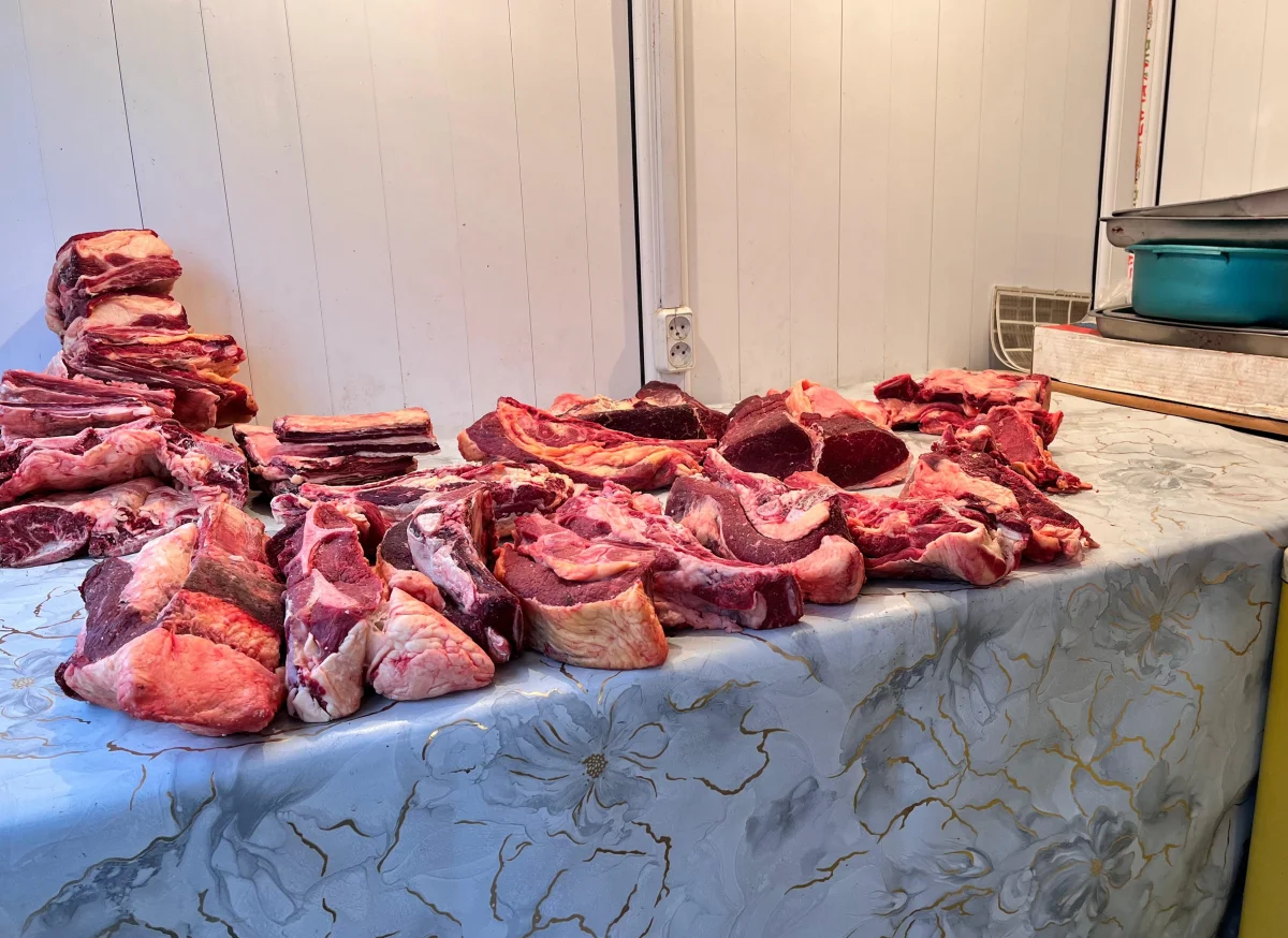 Мясо на прилавке. Фото автора