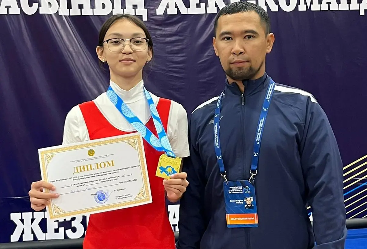 Аяулым Чакибай со своим тренером Тимуром Джамбировым. Фото предоставил тренер спортсменки