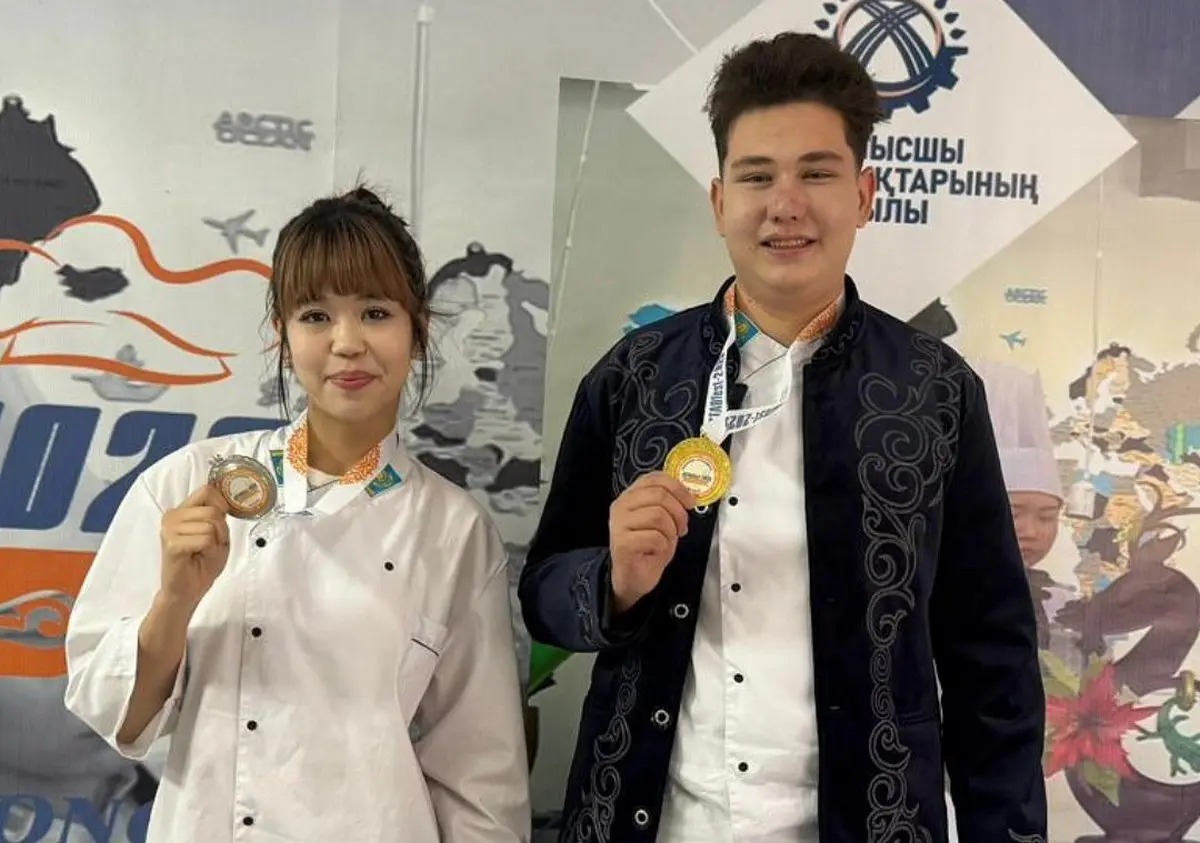 Мирас Садыков и Молдир Батыргали. Фото управления образования Мангистауской области