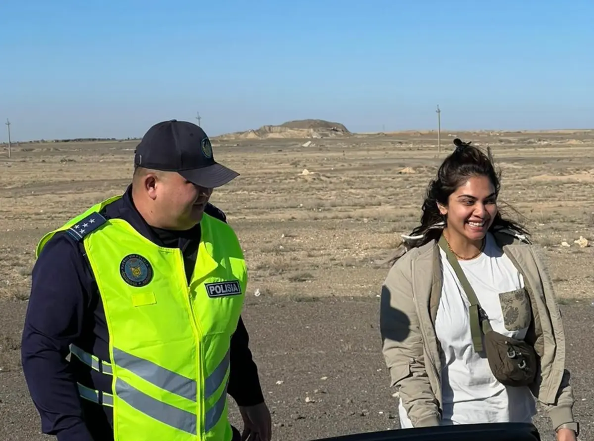 Полицейский и девушка из Малайзии. Фото ДП МО