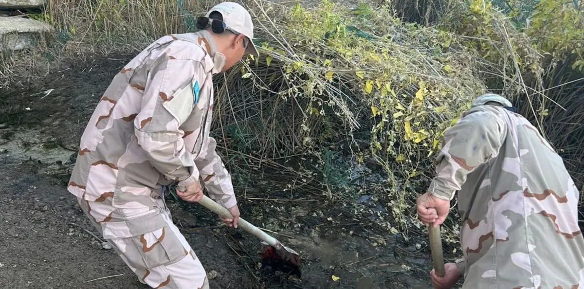 Инспекторы дают жизнь новым родникам. Фото предоставил М.Каратауов