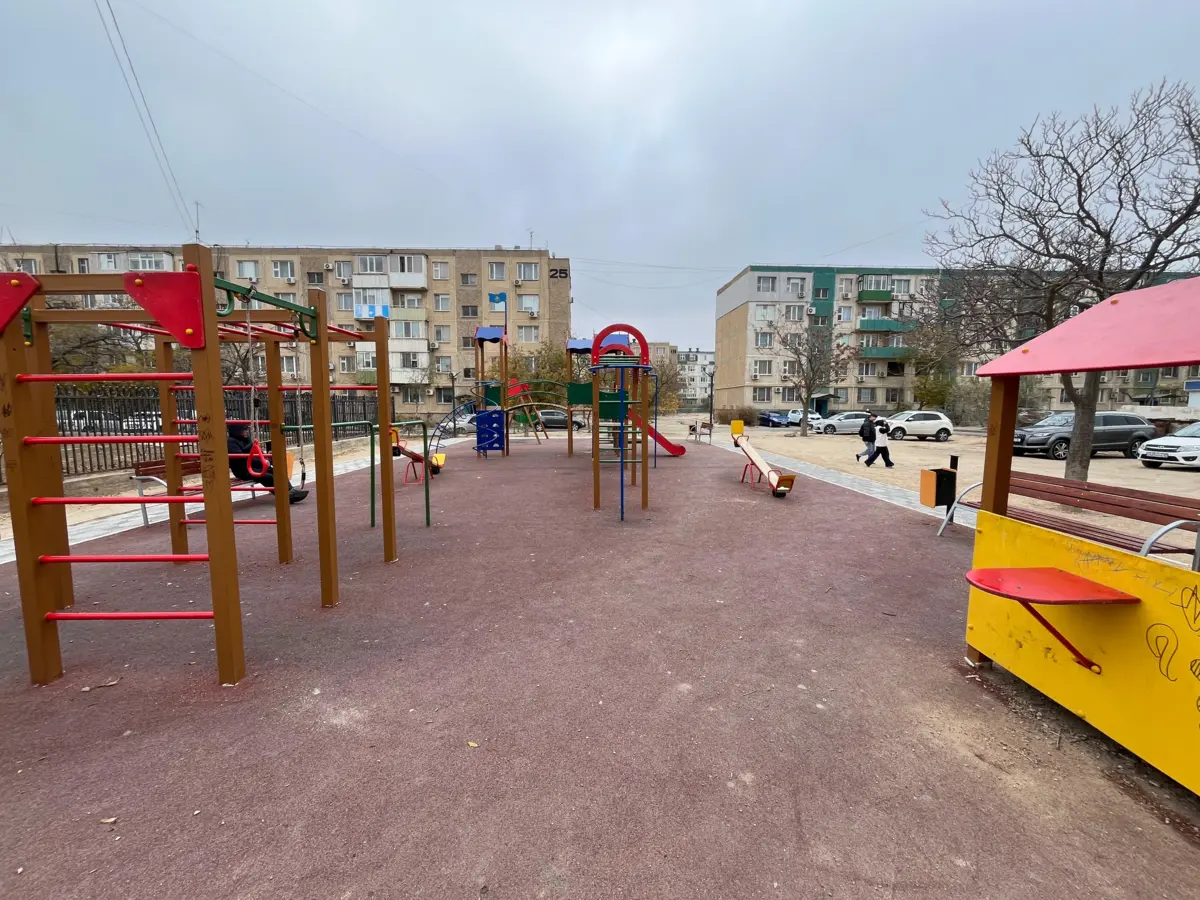 Детская площадка в 12 микрорайоне. Фото автора