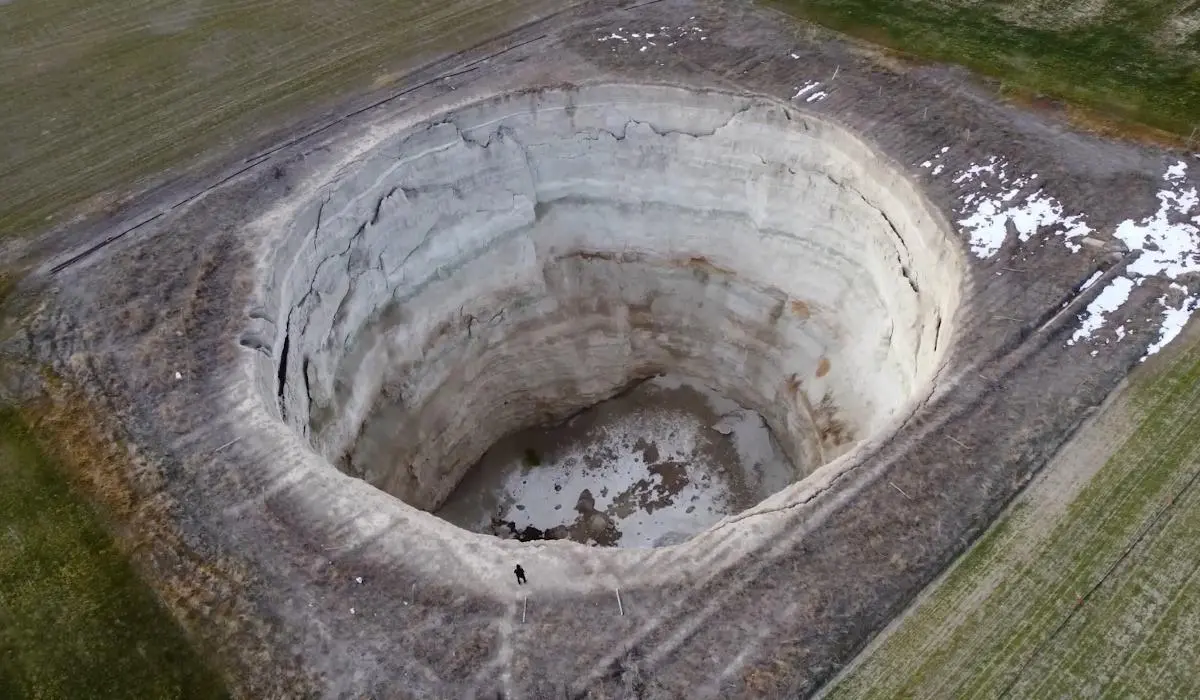 Одна из многих дыр в турецкой земле / кадр из видео