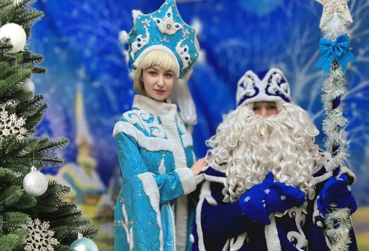 На фото Алишер Сериков с коллегой