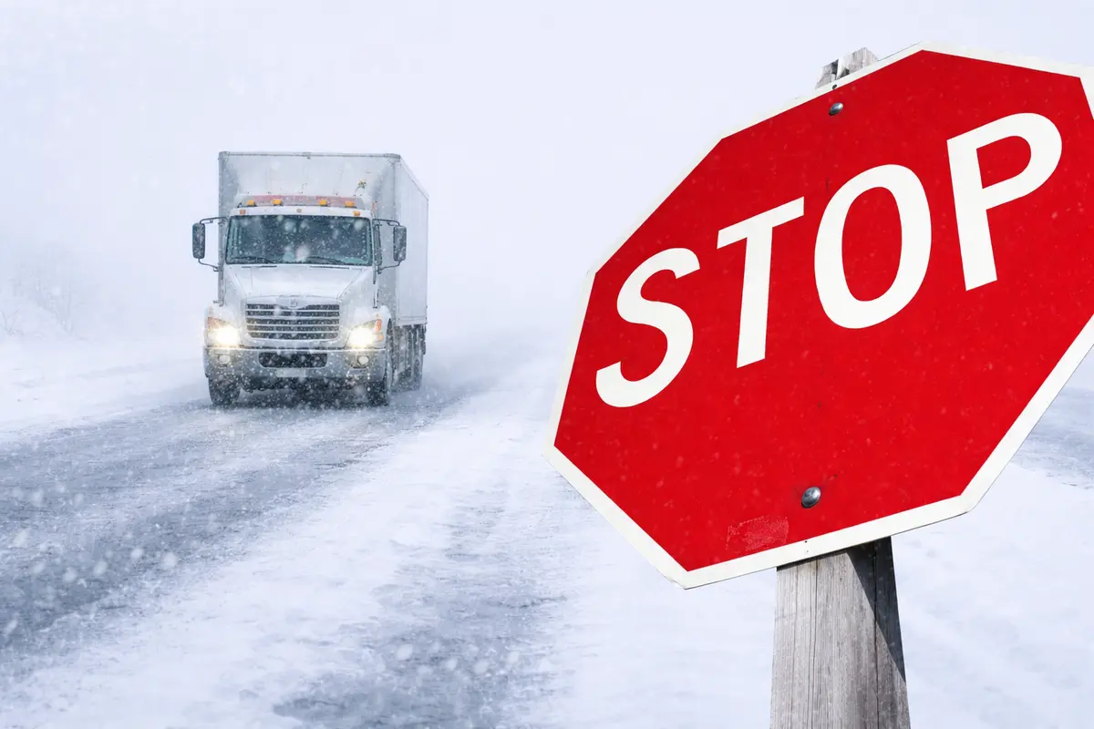 Фото департамента полиции региона, улучшенное с помощью ИИ