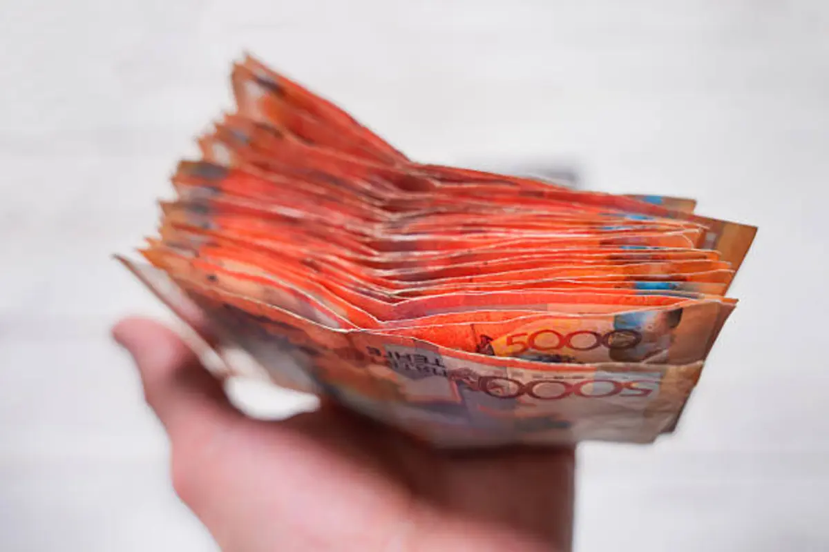 Казахстан вошел в зону налогового абсурда: сколько денег отдают сотрудники с каждой зарплаты государству