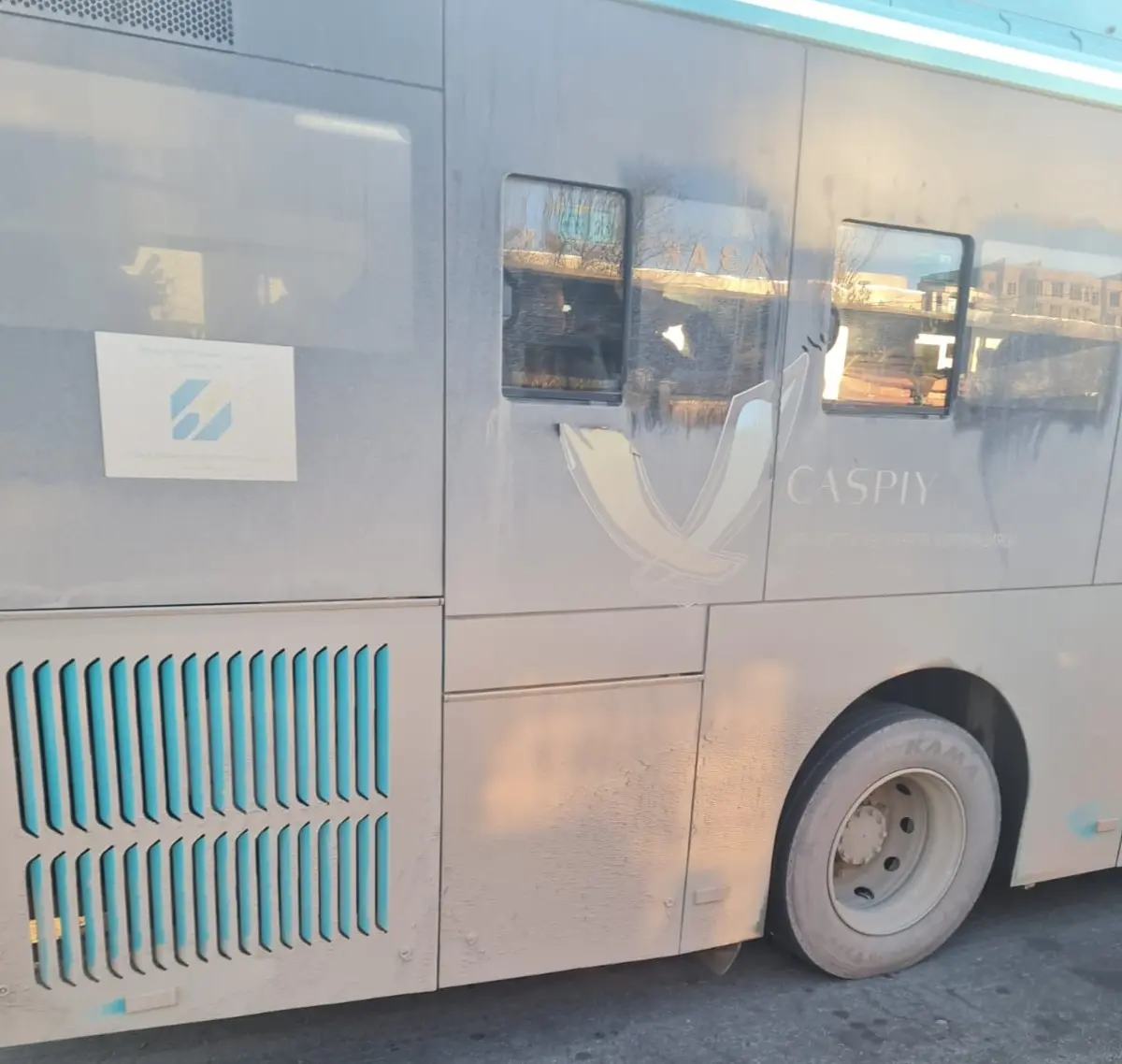 Жители Актау пожаловались на грязные автобусы