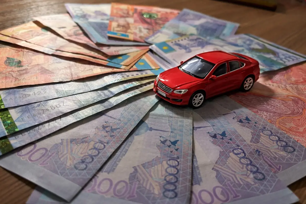 коллаж Lada.kz. Фото автора улучшено с помощью ИИ