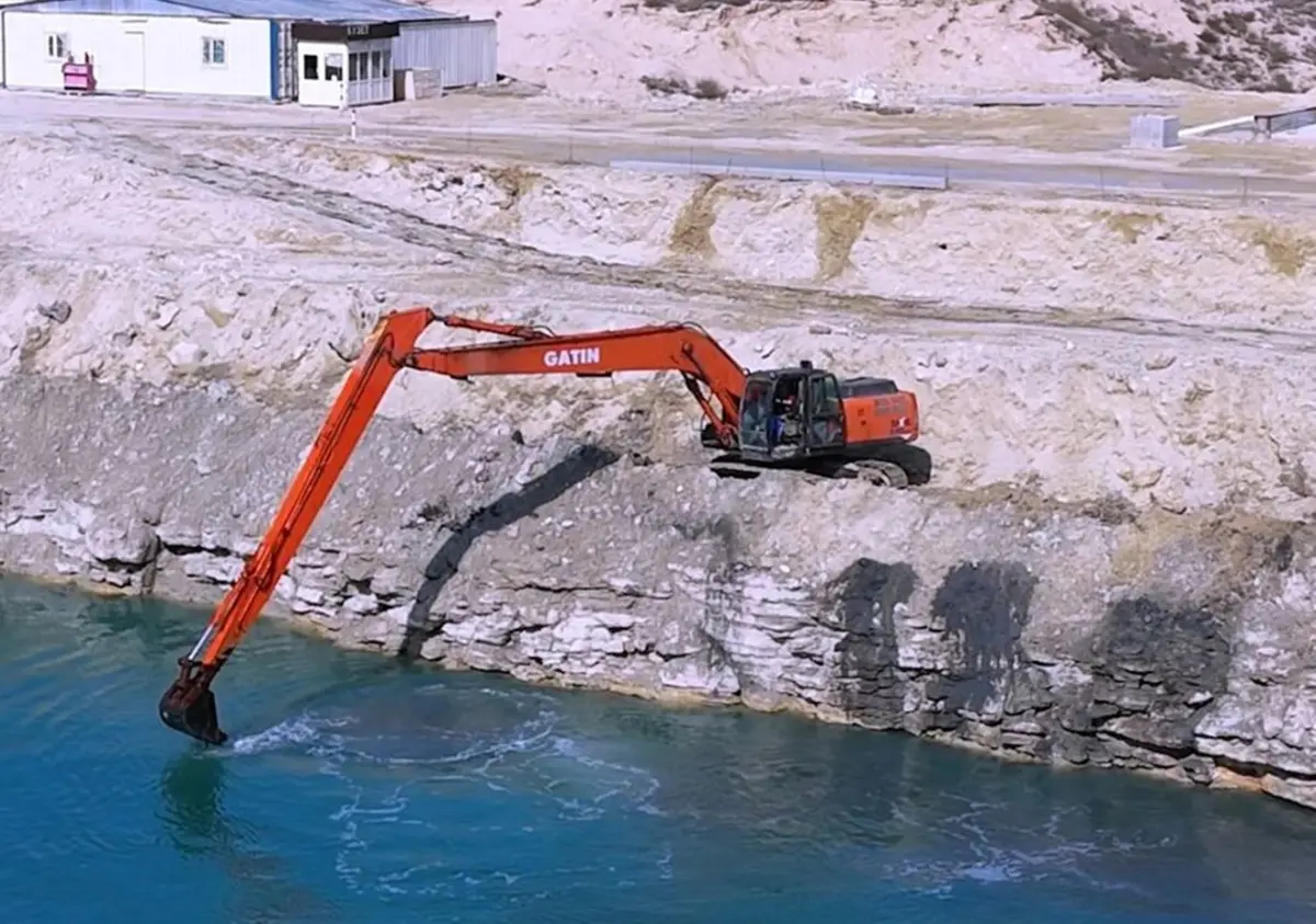 В Актау ведётся углубление водозаборного канала