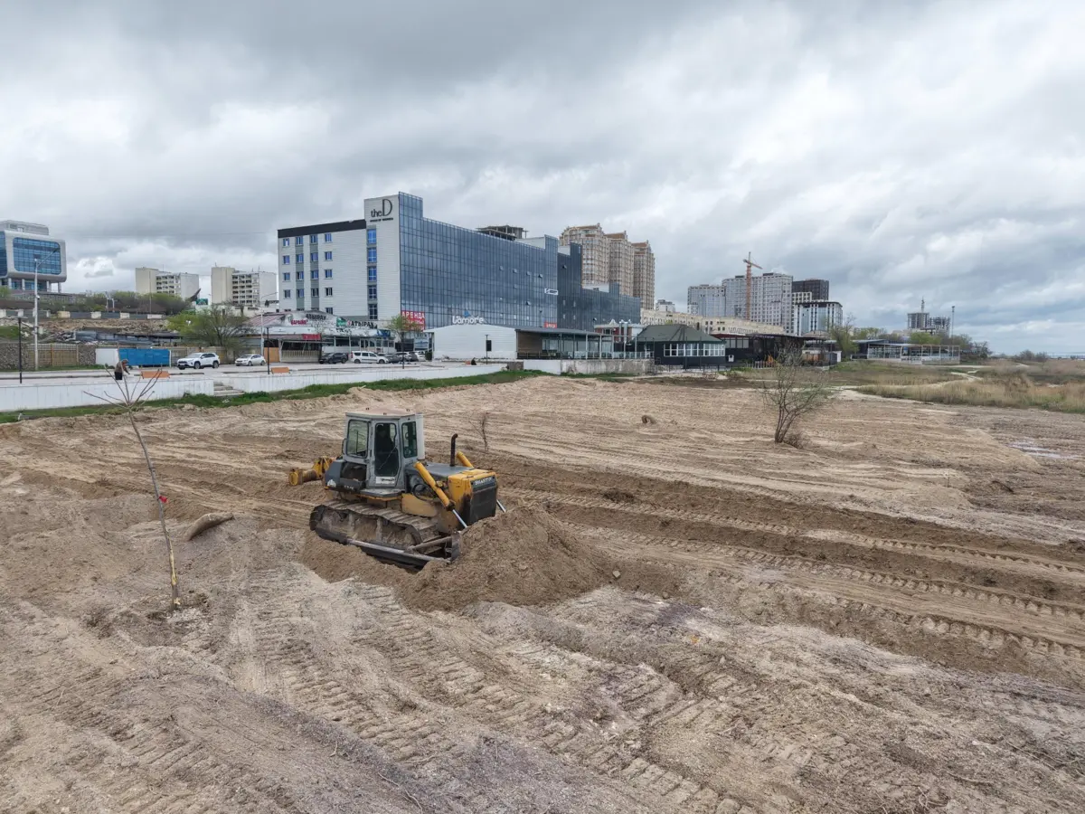 В Актау начали подготовку к реконструкции набережной