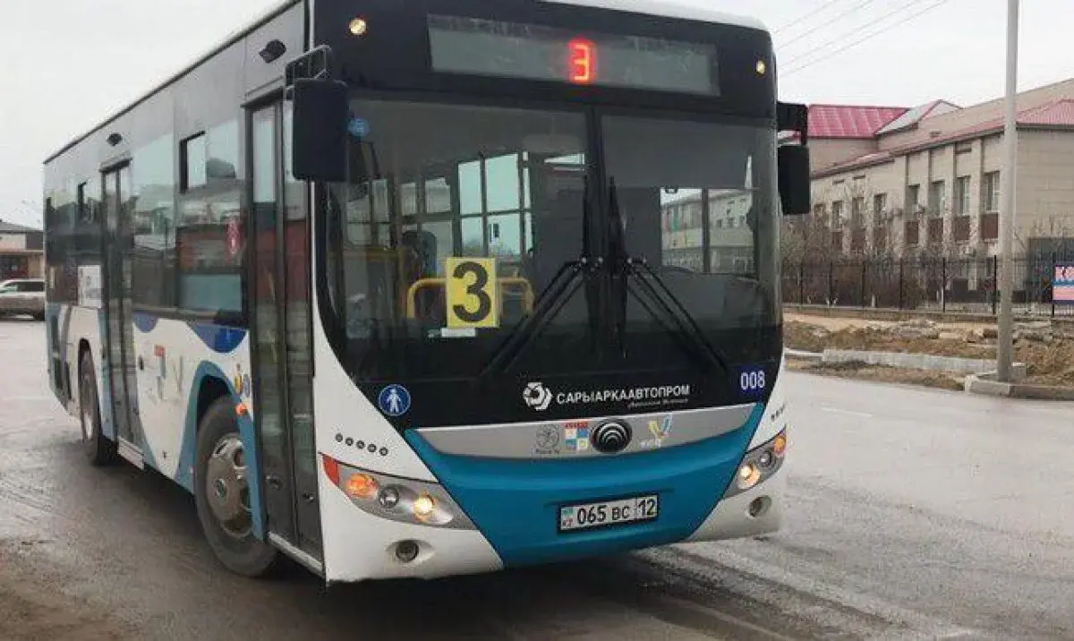 Жители Актау пожаловались на долгое ожидание автобусов в выходные дни