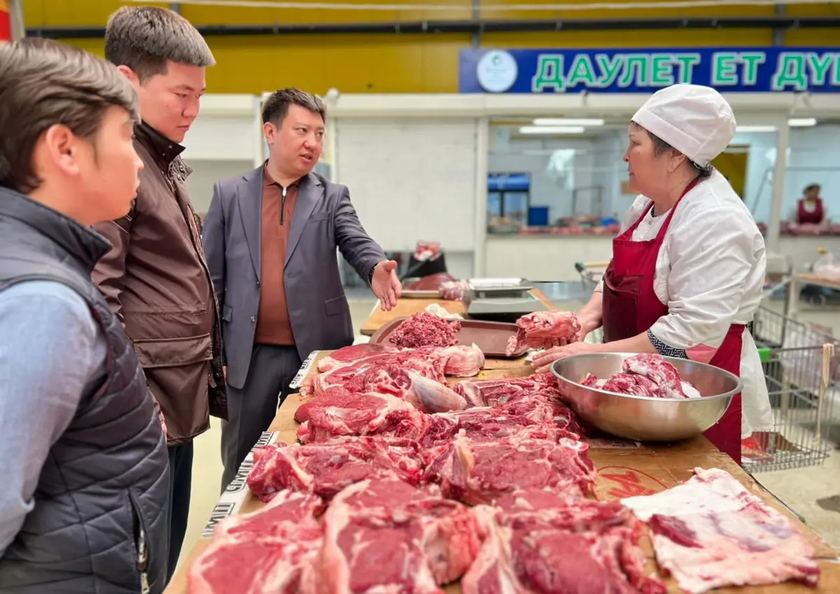 Мониторинг цен на рынке «Магаш». Фото Центра общественных коммуникаций