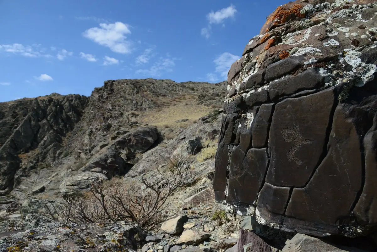 Петроглифы под угрозой: археолог высказался о варварстве в Мангистау