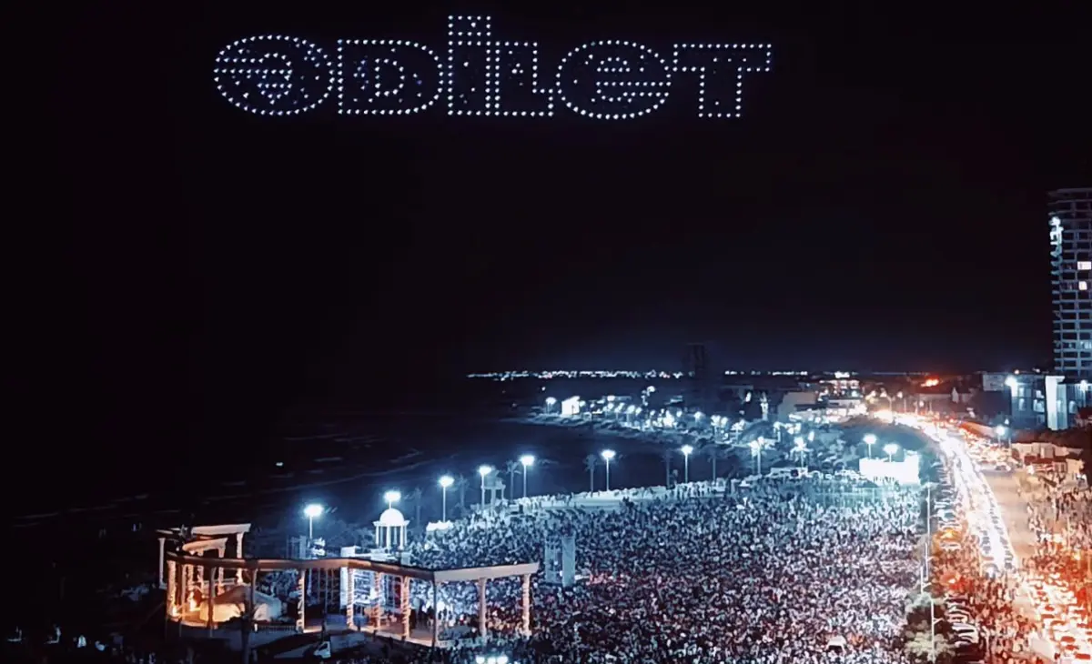 Карта Казахстана в небе и десять тысяч зрителей: как в Актау прошел Open Air "ӘDILET EVENT"
