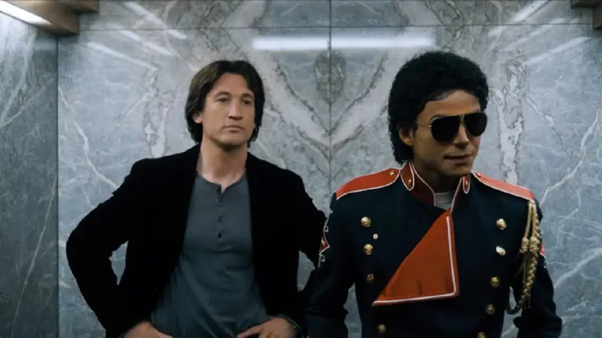 L-R: Miles Teller and Jaafar Jackson in 'Michael'