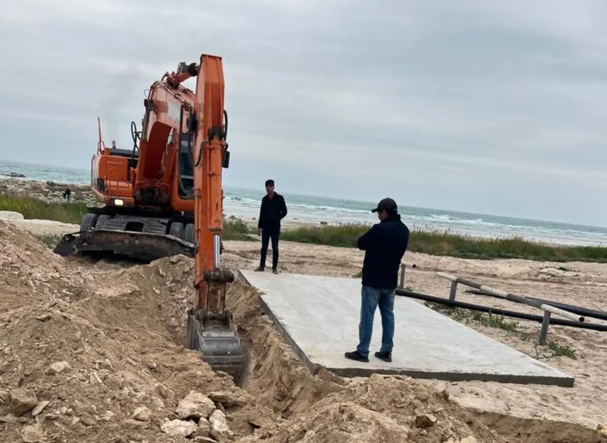 Строительство общественного туалета в 20 метрах от моря на набережной в 7 микрорайоне