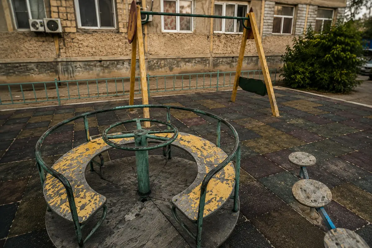 Фото жителей дома №50, улучшенные с помощью ИИ