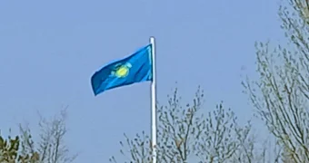 Перевернутый флаг Казахстана повесили  в Астане