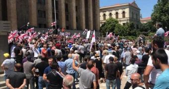 Радикалы разгромили и сорвали гей-фестиваль в Грузии