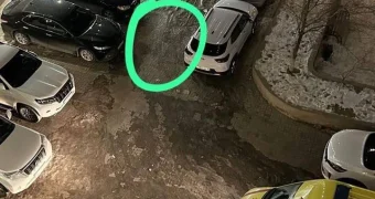 Скорая помощь не может проехать в ЖК "Грин парк" из-за машин