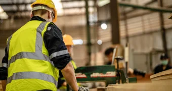 Чем занимаются мужчины в Казахстане?