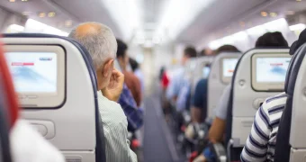 Пассажир самолета сказал бортпроводнику одно слово и сорвал рейс