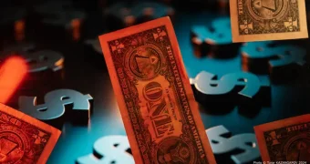 Почему в Казахстане дешевеет доллар и хорошо ли это