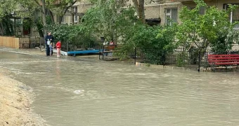 Куда жителям Актау подавать заявки на откачку воды с затопленных улиц?