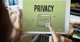 Китай вводит новые меры безопасности: проверка гаджетов при въезде в страну