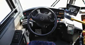 Автобус с пассажирами упал в реку в Петербурге - есть погибшие. ВИДЕО