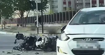 Автомобиль столкнулся с мопедом на дороге в Актау