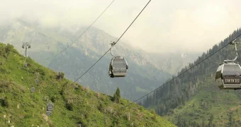 Шымбулак временно закрывает канатные дороги