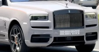 Знак дороже автомобиля: в Дубае замечен Rolls-Royce с уникальным госномером. ВИДЕО