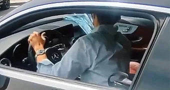 Снять тонировку заставили водителя Mercedes в Актау