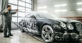 Владельцев автомоек аким Актау попросил работать по полдня