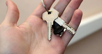 В Актау инвалид едва не лишилась жилья из-за ошибки чиновников