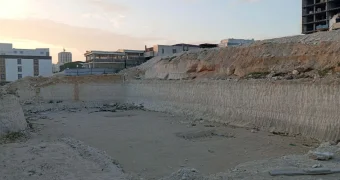 Появление огромного котлована на набережной обеспокоило жителей Актау