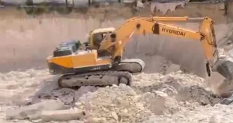 О строительном котловане без ограждения рассказали жители  Актау