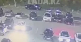 На парковке аэропорта в Актау сбили человека