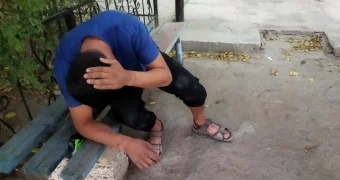 Камнем и ногами: мужчину избили в центре Актау