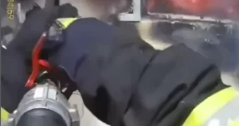 «Глазами спасателя»: тушение автобуса и «легковушки» сняли на видео в Актау