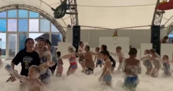 Поездку в аквапарк ребятишек из детского дома организовали общественники Актау