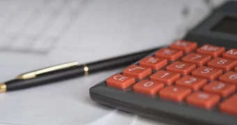 Кто и сколько должен заплатить налогов за недвижимость