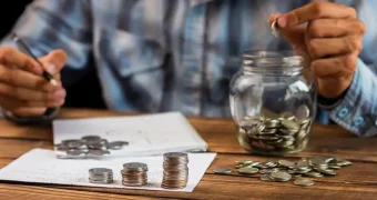 Насколько вырастут пенсии и пособия в Казахстане до 2027 года