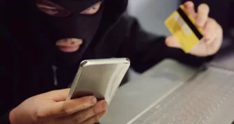 Почему казахстанцам не стоит "продавать" свои банковские карты