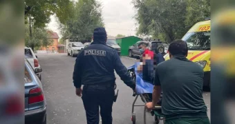 Упала и пролежала несколько дней: участковый спас пожилую женщину в Алматы